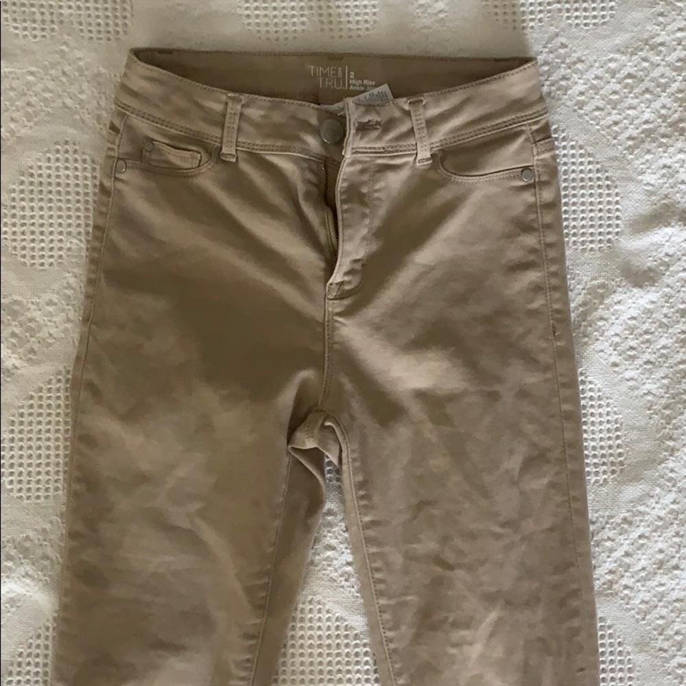 Kaki pants